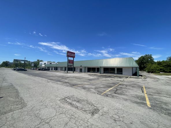 Stoller Building: 909-929 N. Coliseum Boulevard, Fort Wayne, IN 46805
